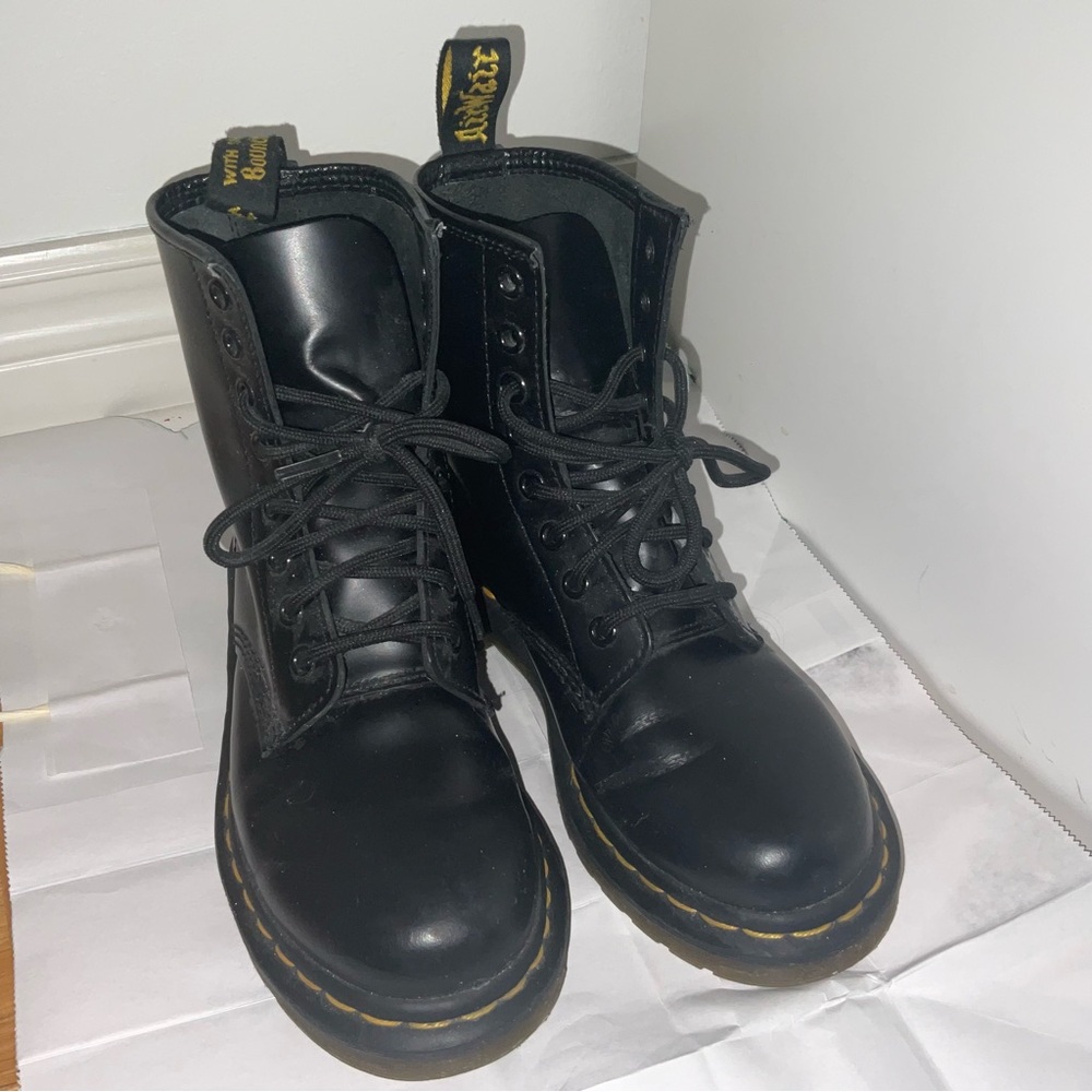 DR. MARTENS 1460 WOMEN'S SMOOTH LEATHER LACE UP BOOTS